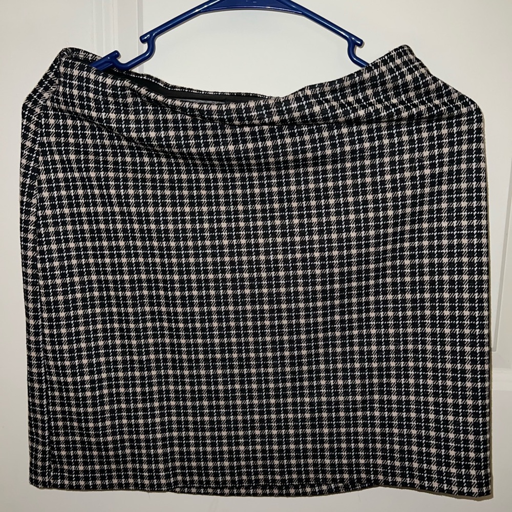 H&M Black and White Pencil Skirt Knee-Length